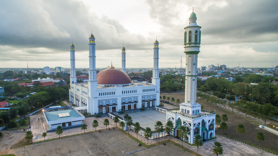 Beautiful mosque at Pontianak, West Kalimantan, Indonesia.