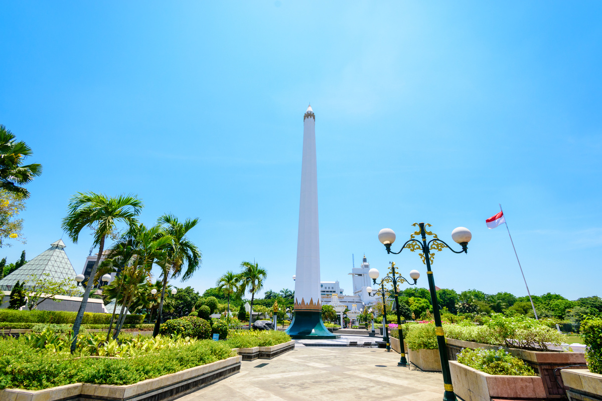 The Heroes Monument (Tugu Pahlawan) is the main symbol of the city, dedicated to the people who died during the Battle of Surabaya on November 10, 1945.