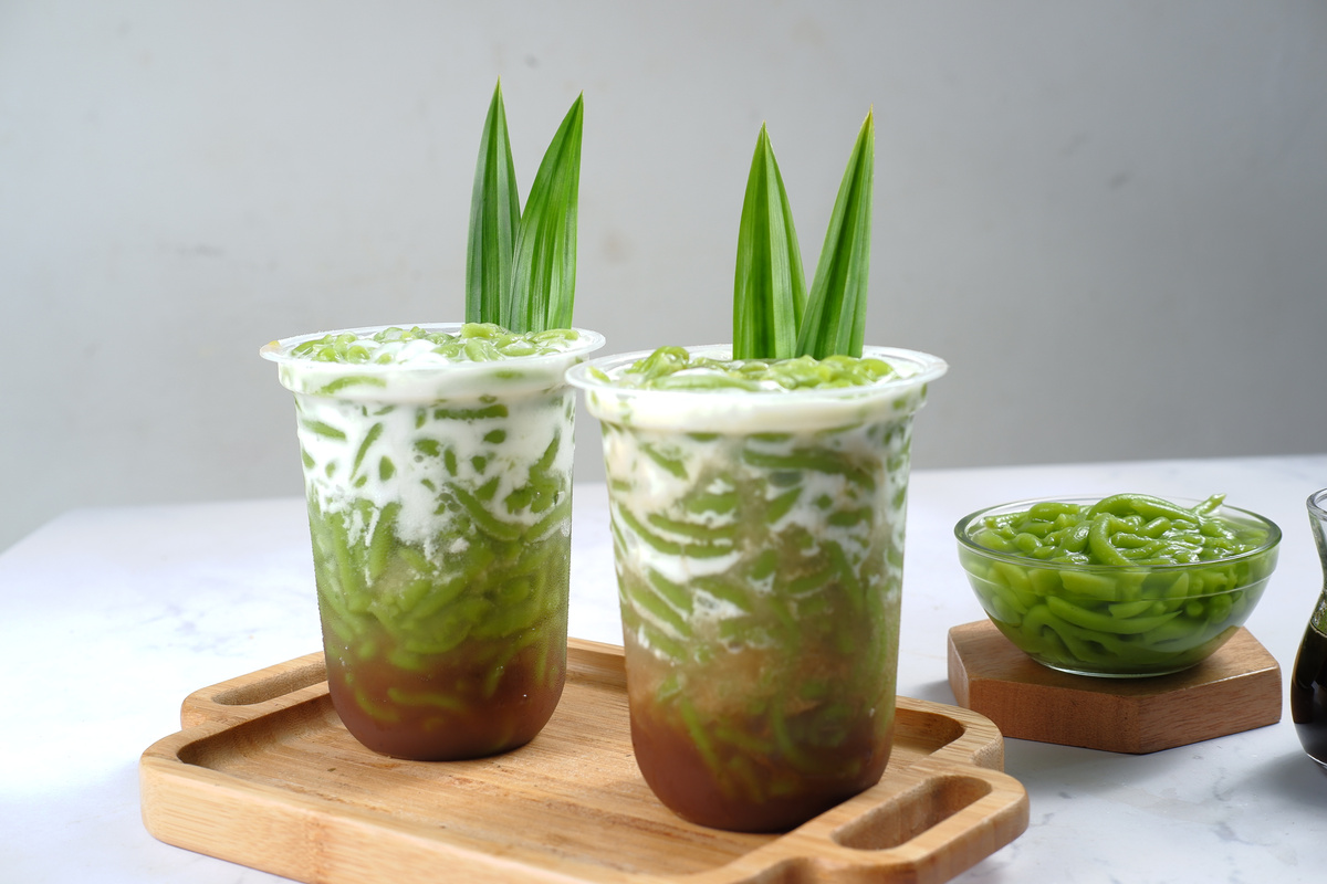 es cendol or dawet or lod chong  is a asian sweet ice dessert